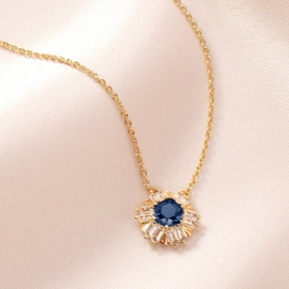 :: Stella & Dot Heirloom Necklace Retired - Picture 3 of 8